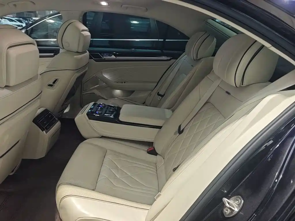 Volkswagen Phideon — фото 17