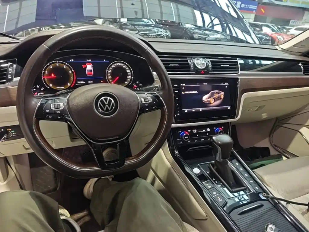 Volkswagen Phideon — фото 10