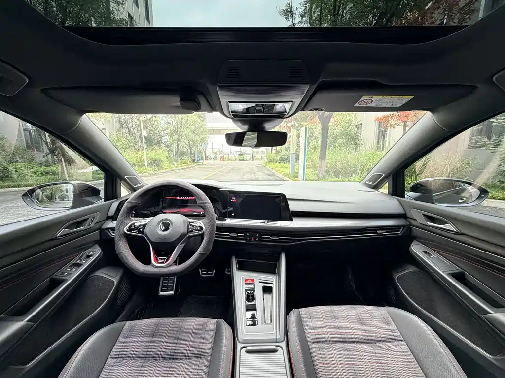 Volkswagen Golf GTI — фото 5