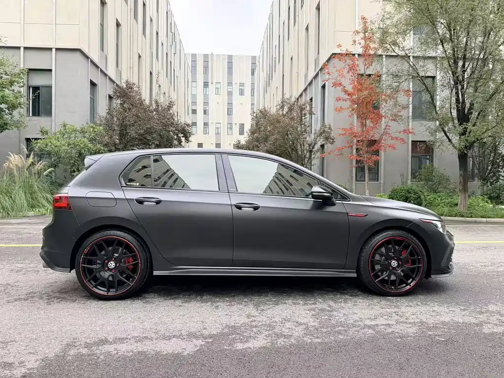 Volkswagen Golf GTI — фото 10