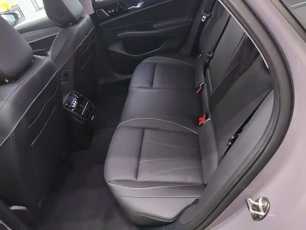 Volkswagen Passat — фото 17