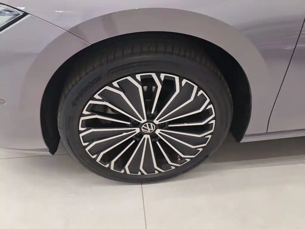 Volkswagen Passat — фото 23