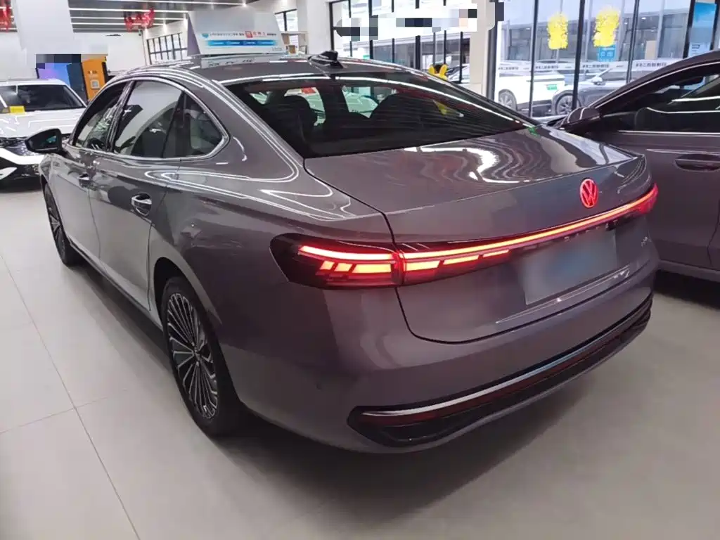 Volkswagen Passat — фото 5