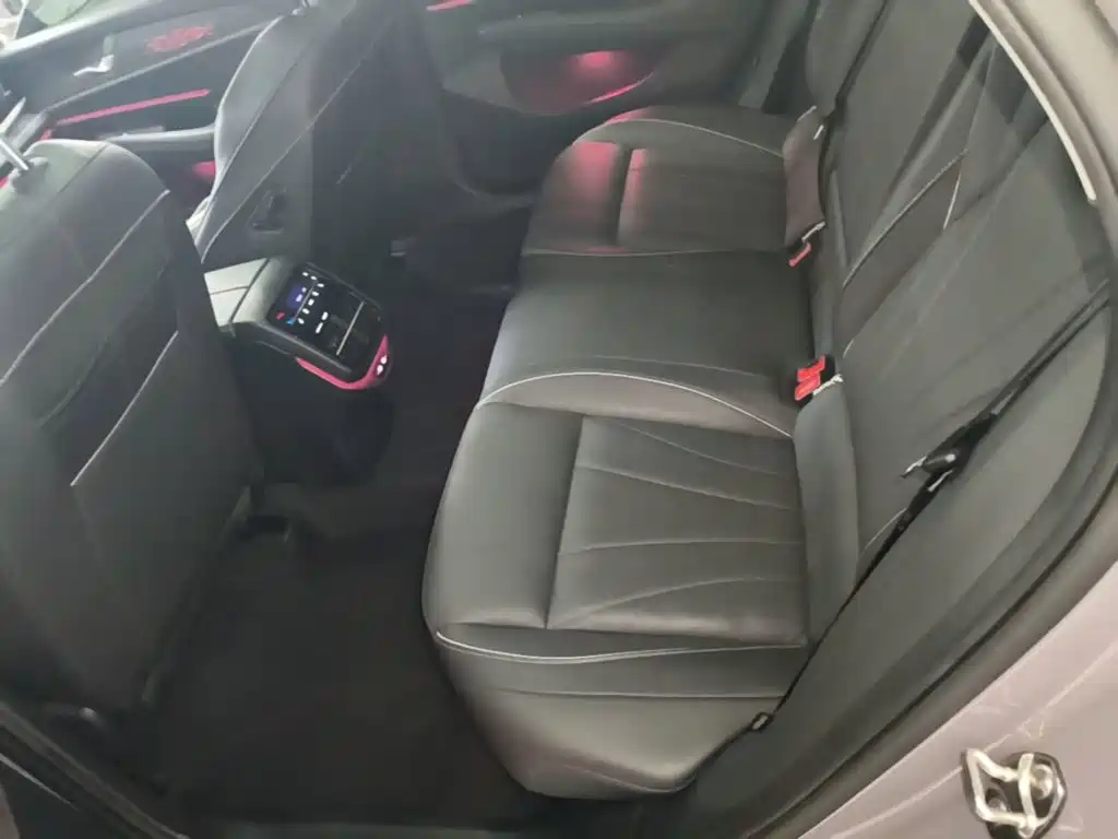 Volkswagen Passat — фото 17