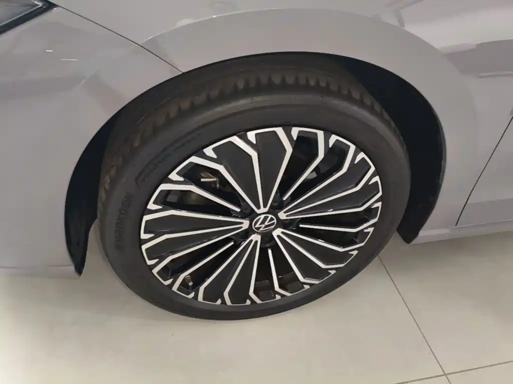 Volkswagen Passat — фото 23