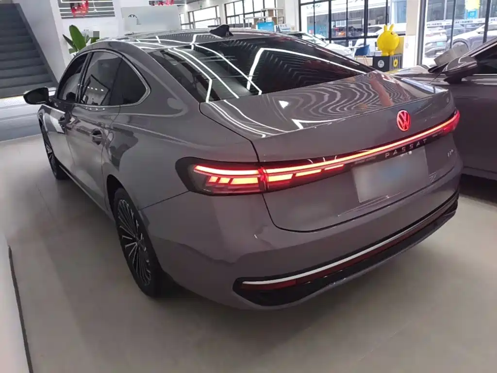 Volkswagen Passat — фото 5