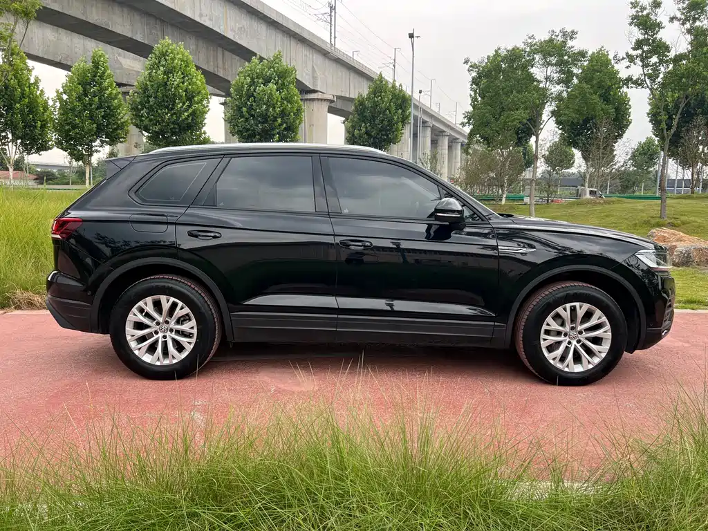Volkswagen Touareg — фото 6