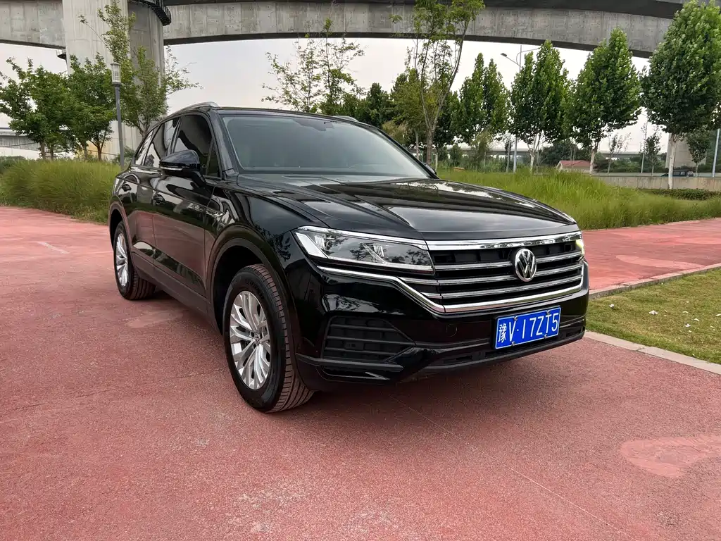 Volkswagen Touareg — фото 7