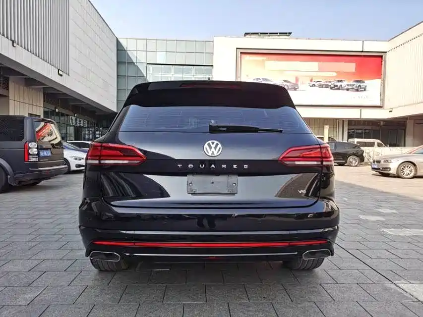 Volkswagen Touareg — фото 8