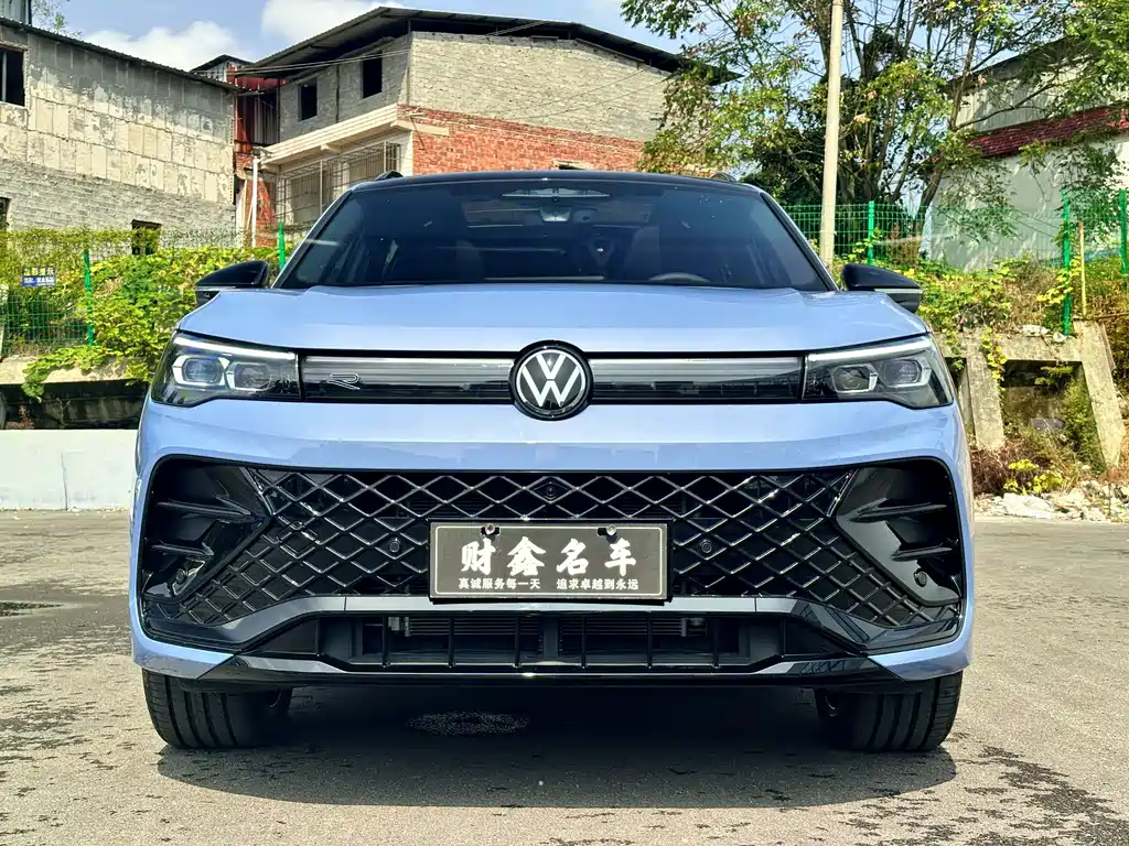 Volkswagen Tiguan L — фото 2