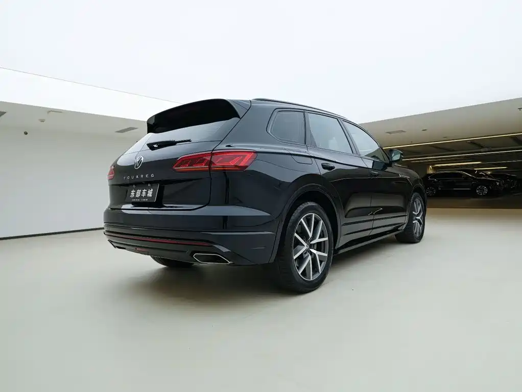 Volkswagen Touareg — фото 6