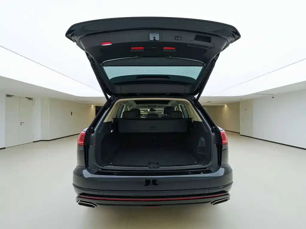 Volkswagen Touareg — фото 7