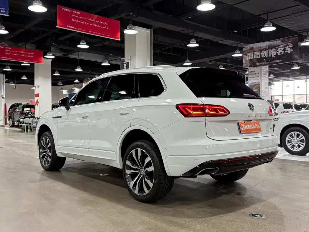 Volkswagen Touareg — фото 7