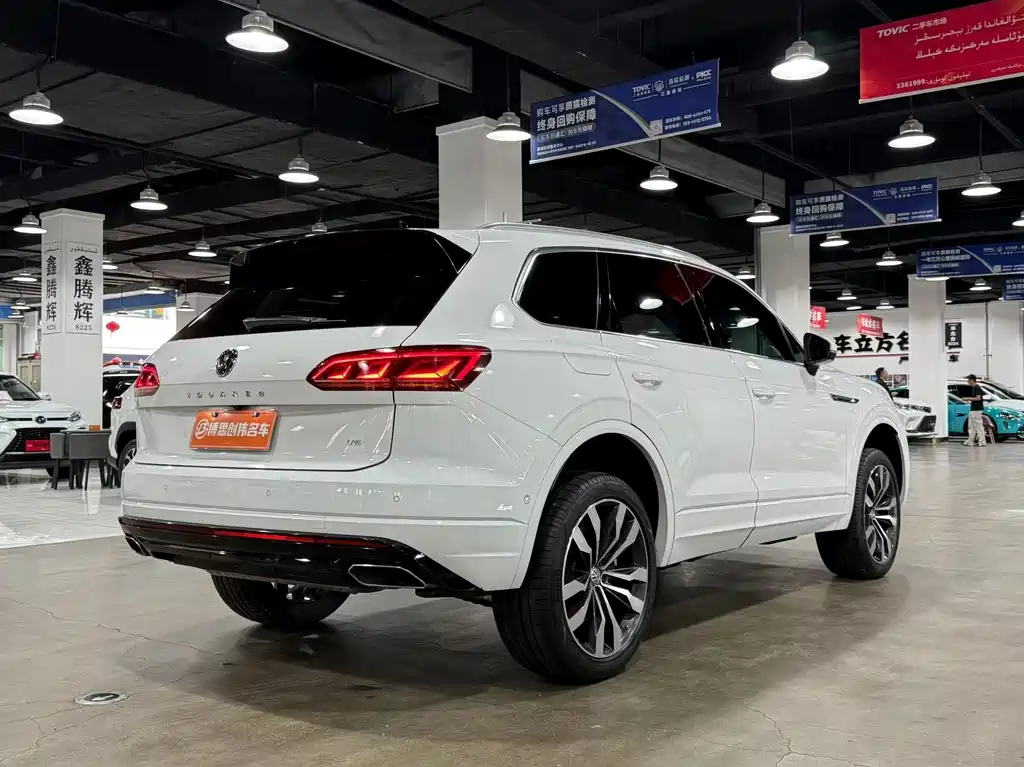 Volkswagen Touareg — фото 9