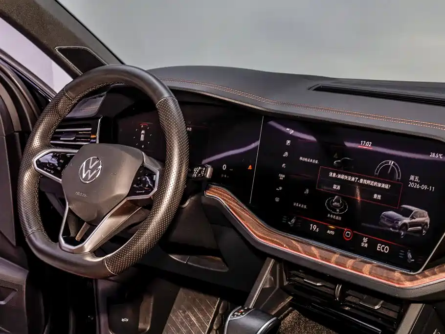 Volkswagen Touareg — фото 29
