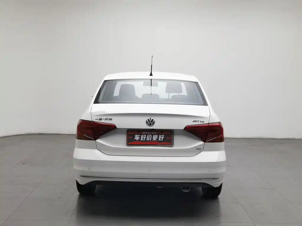 Volkswagen Jetta — фото 4