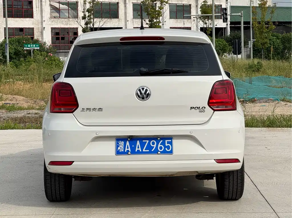 Volkswagen Polo — фото 10
