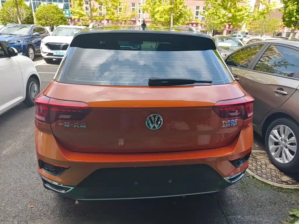 Volkswagen T-Roc — фото 6