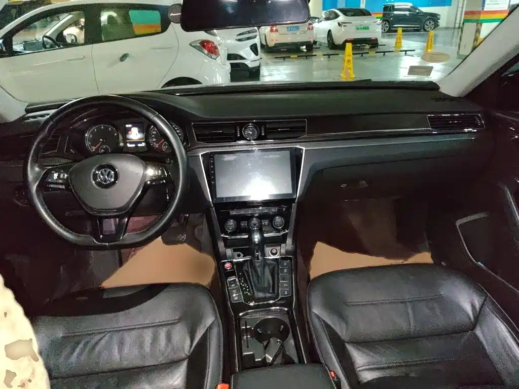Volkswagen Passat — фото 13
