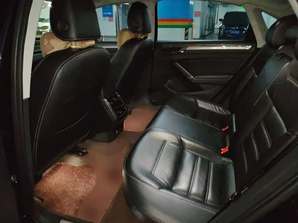 Volkswagen Passat — фото 15