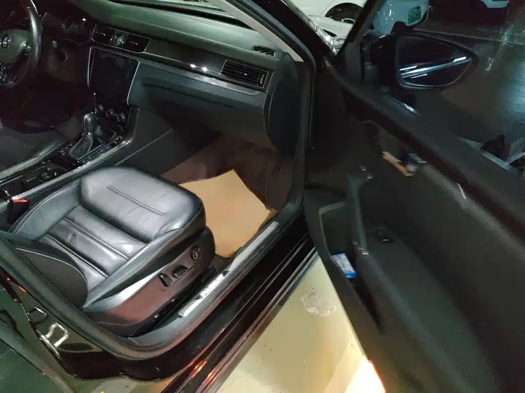 Volkswagen Passat — фото 18