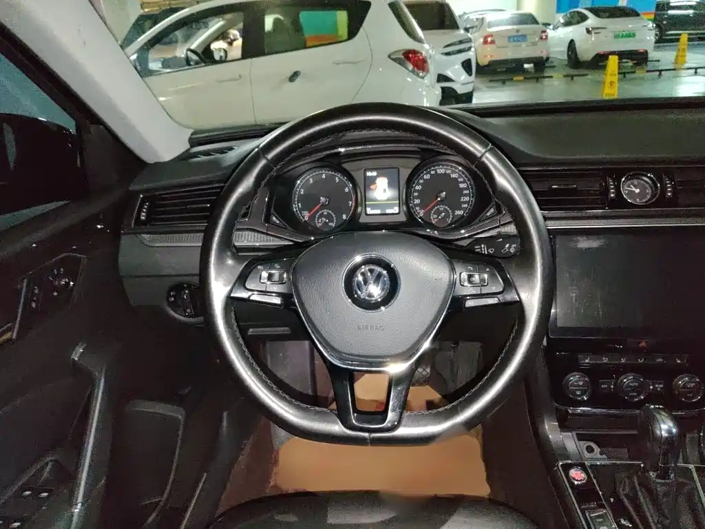 Volkswagen Passat — фото 3