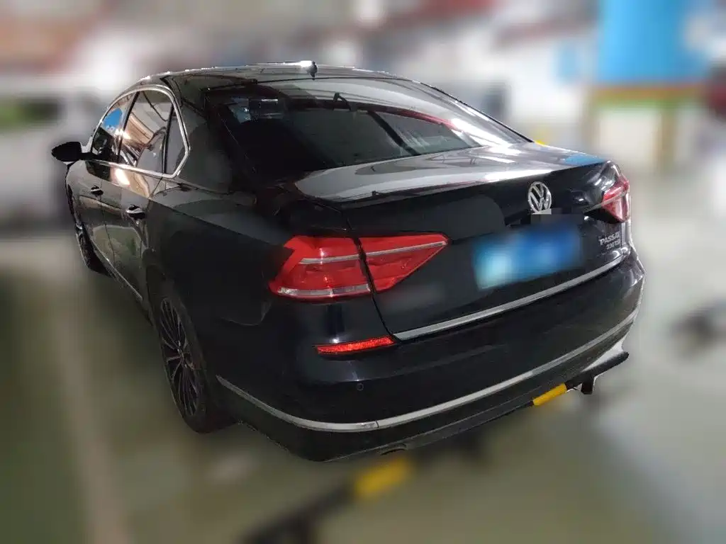 Volkswagen Passat — фото 25