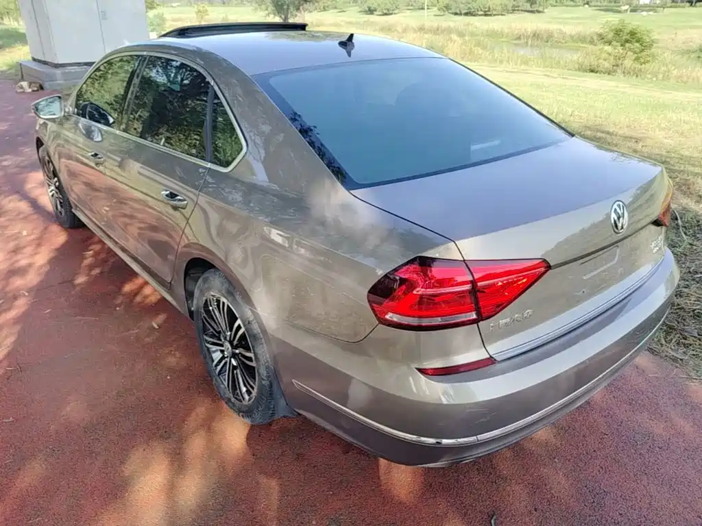 Volkswagen Passat — фото 5