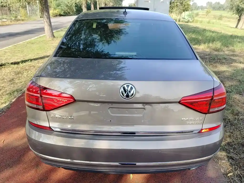 Volkswagen Passat — фото 6