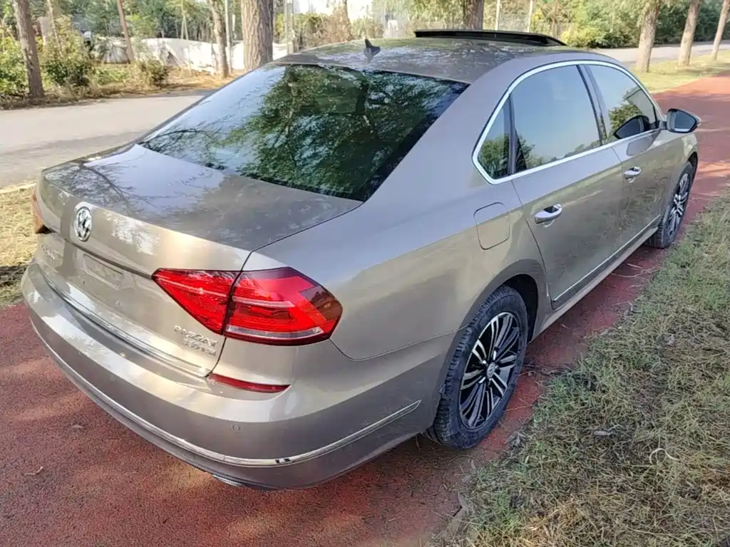 Volkswagen Passat — фото 7