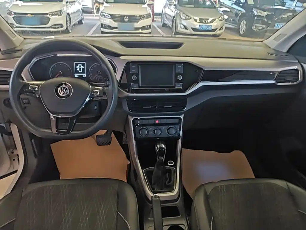 Volkswagen T-Cross — фото 10