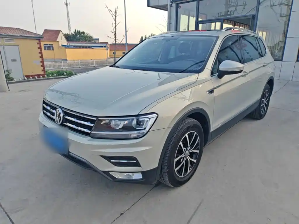 Volkswagen Tiguan L — фото 2
