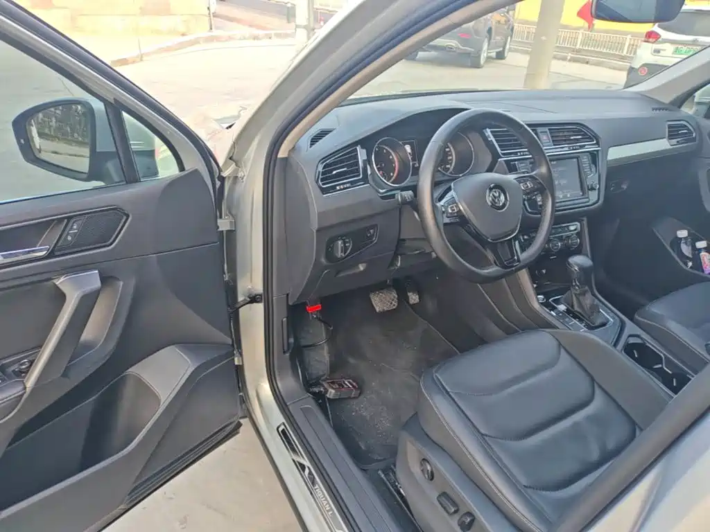 Volkswagen Tiguan L — фото 16