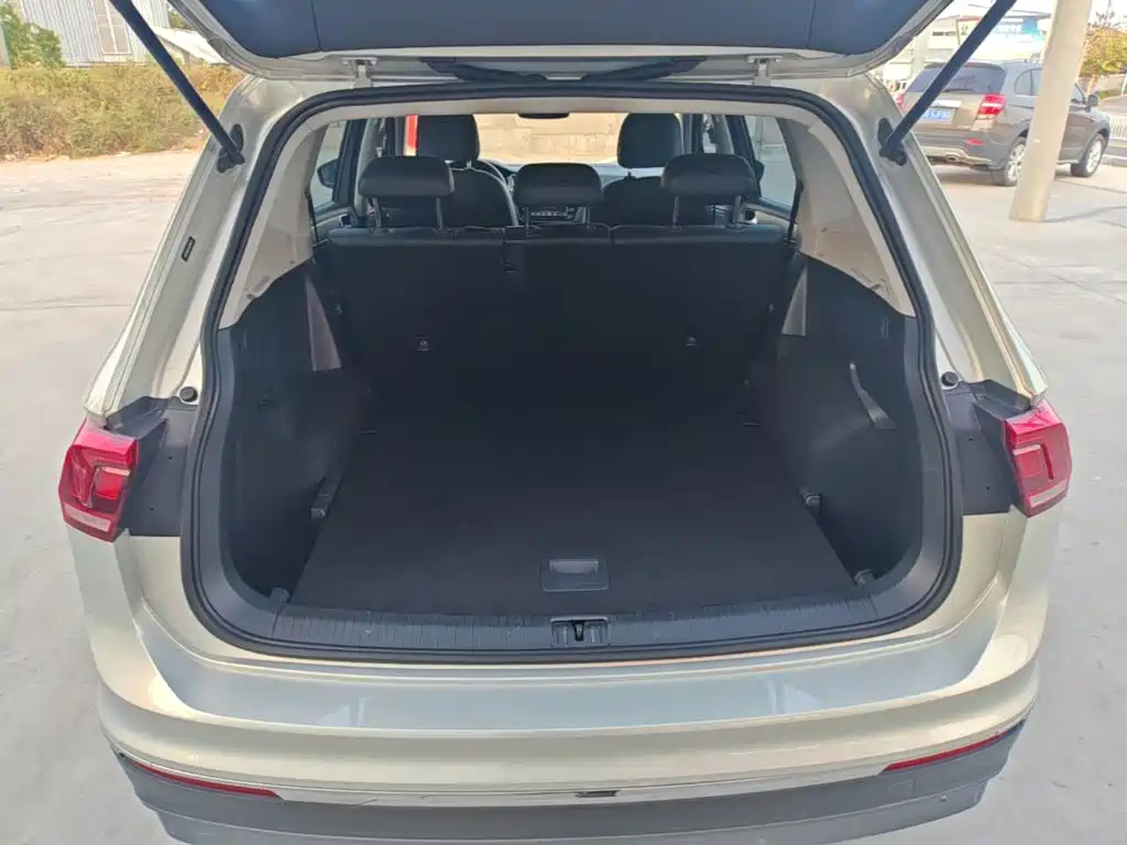 Volkswagen Tiguan L — фото 19