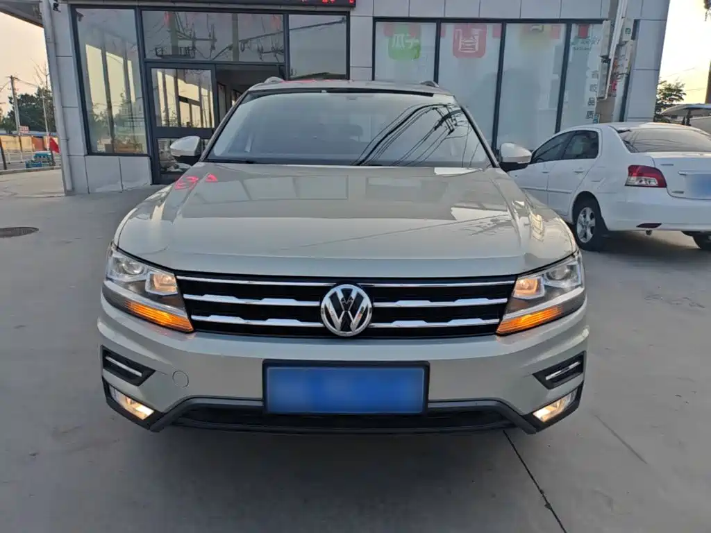 Volkswagen Tiguan L — фото 3