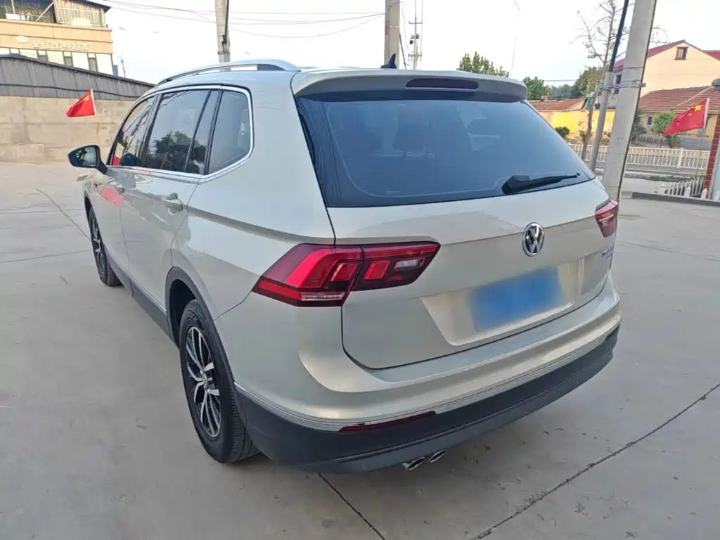 Volkswagen Tiguan L — фото 5