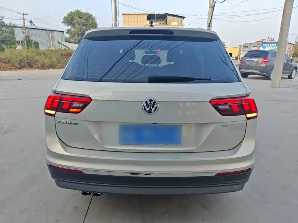 Volkswagen Tiguan L — фото 6