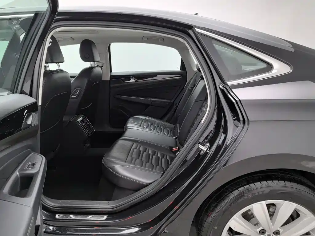 Volkswagen Passat — фото 15
