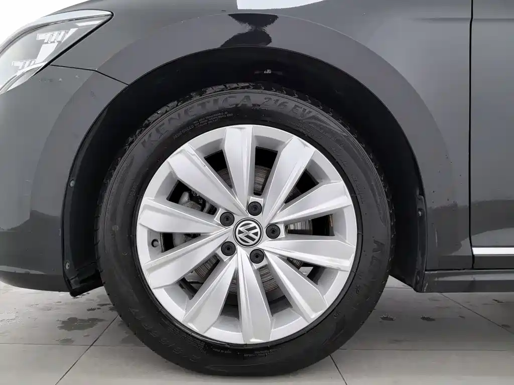 Volkswagen Passat — фото 17