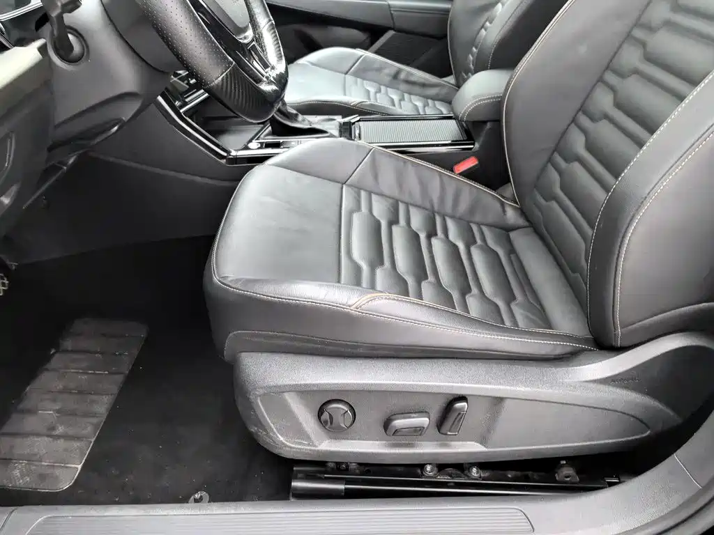 Volkswagen Passat — фото 20