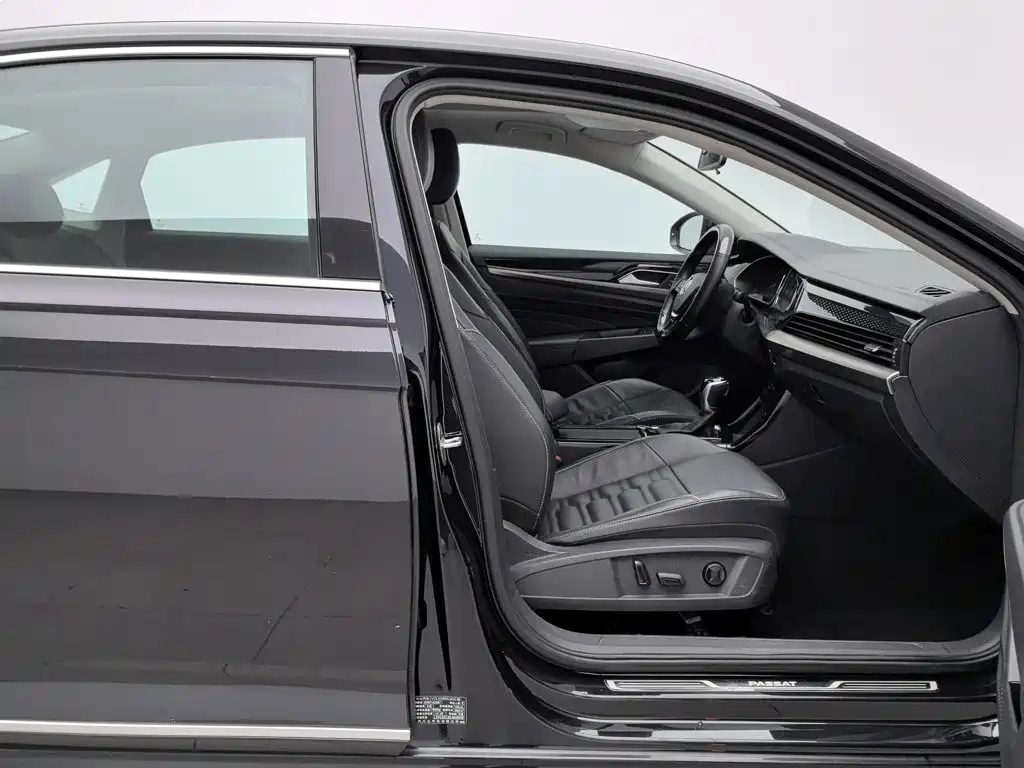 Volkswagen Passat — фото 23