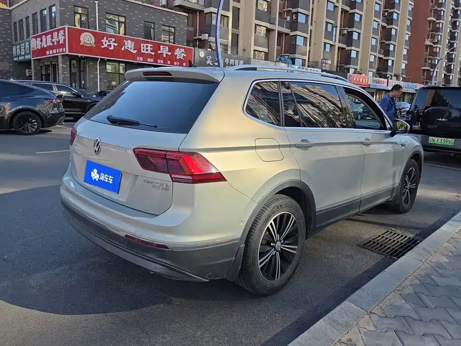 Volkswagen Tiguan L — фото 3