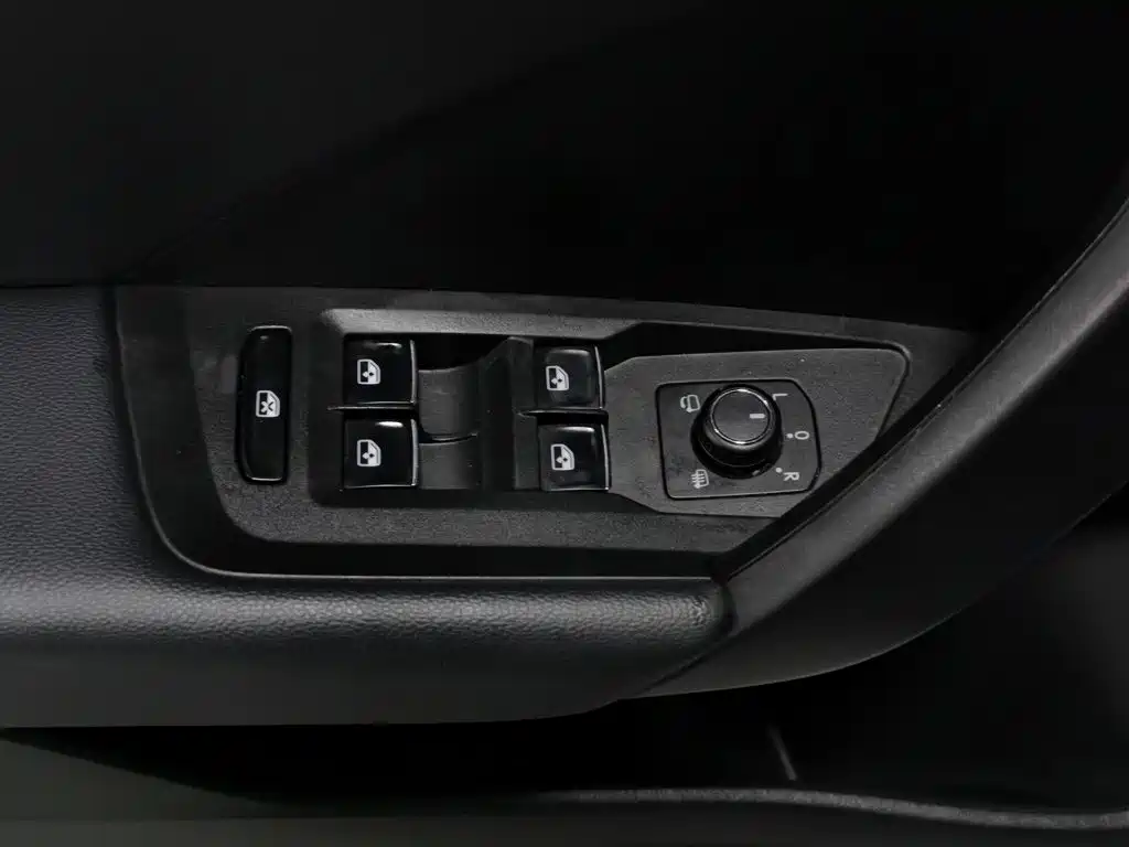 Volkswagen Tharu — фото 9