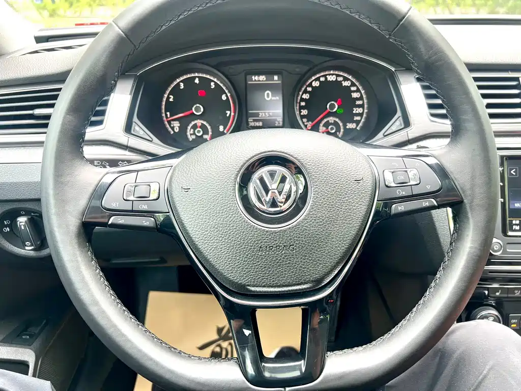 Volkswagen Passat — фото 11