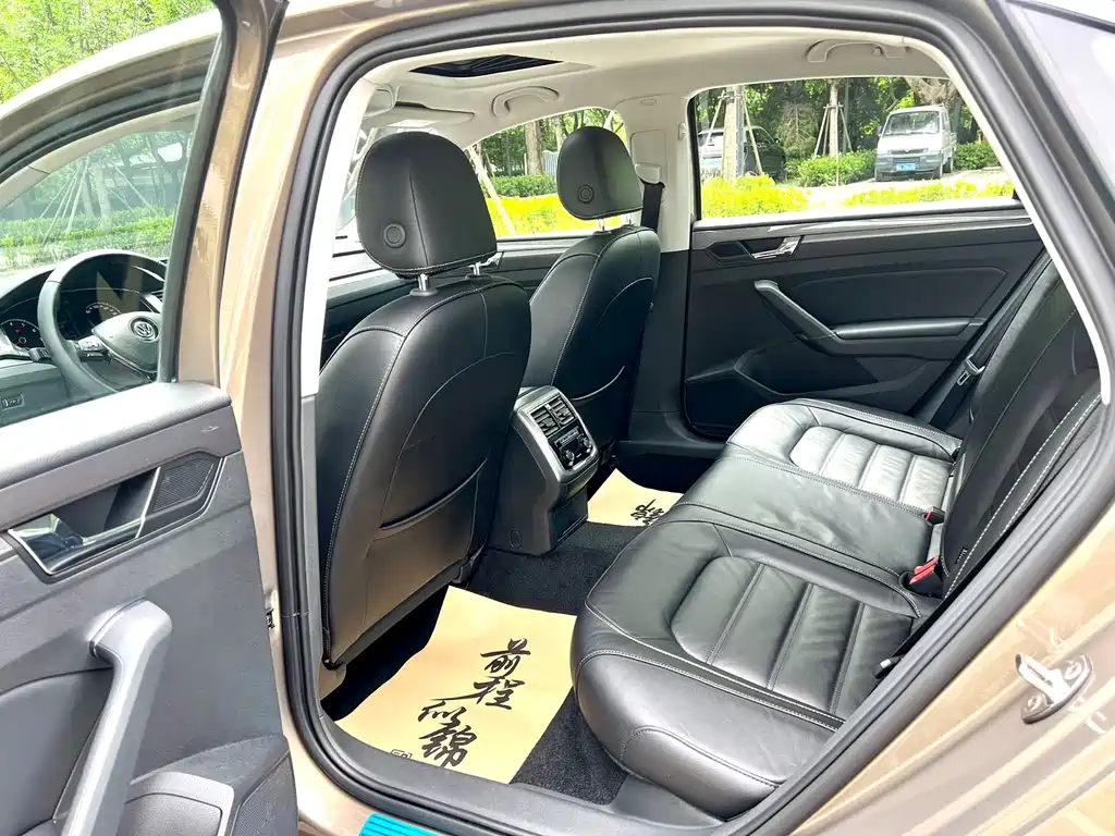 Volkswagen Passat — фото 14