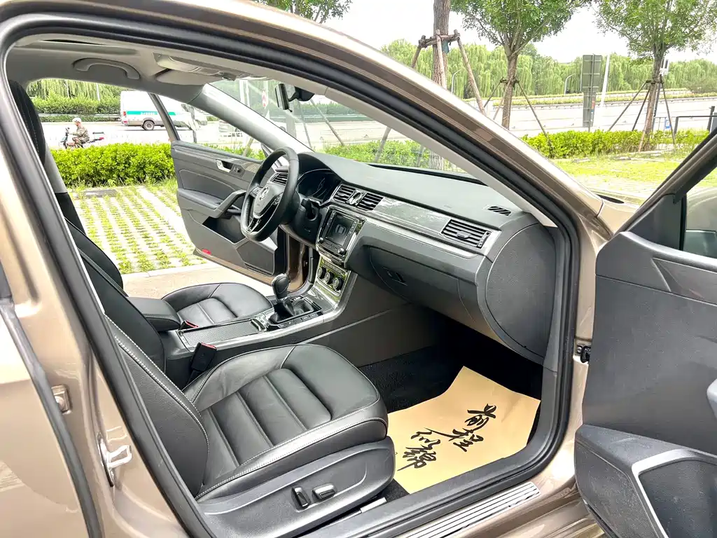 Volkswagen Passat — фото 15