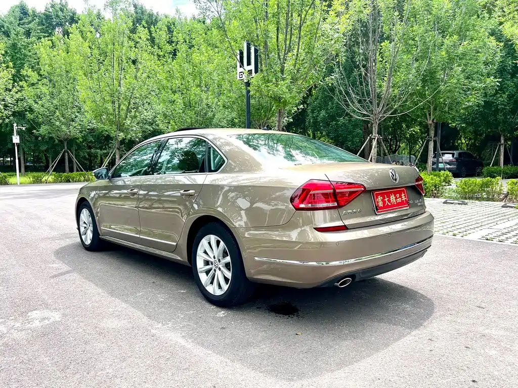 Volkswagen Passat — фото 7