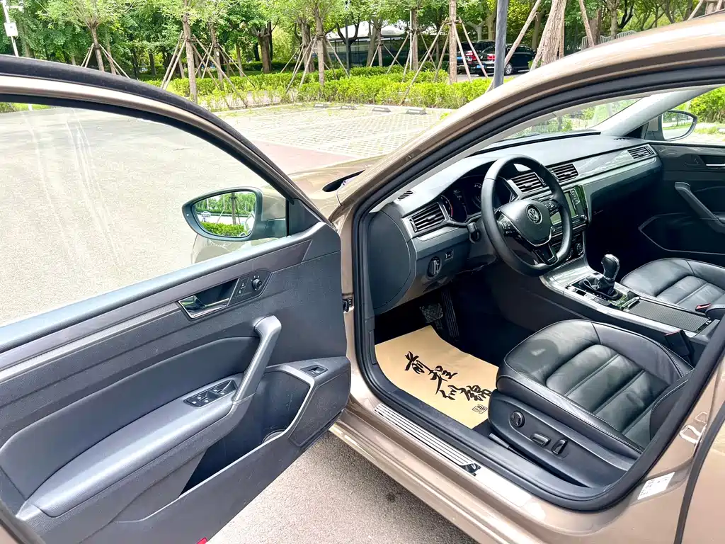 Volkswagen Passat — фото 8