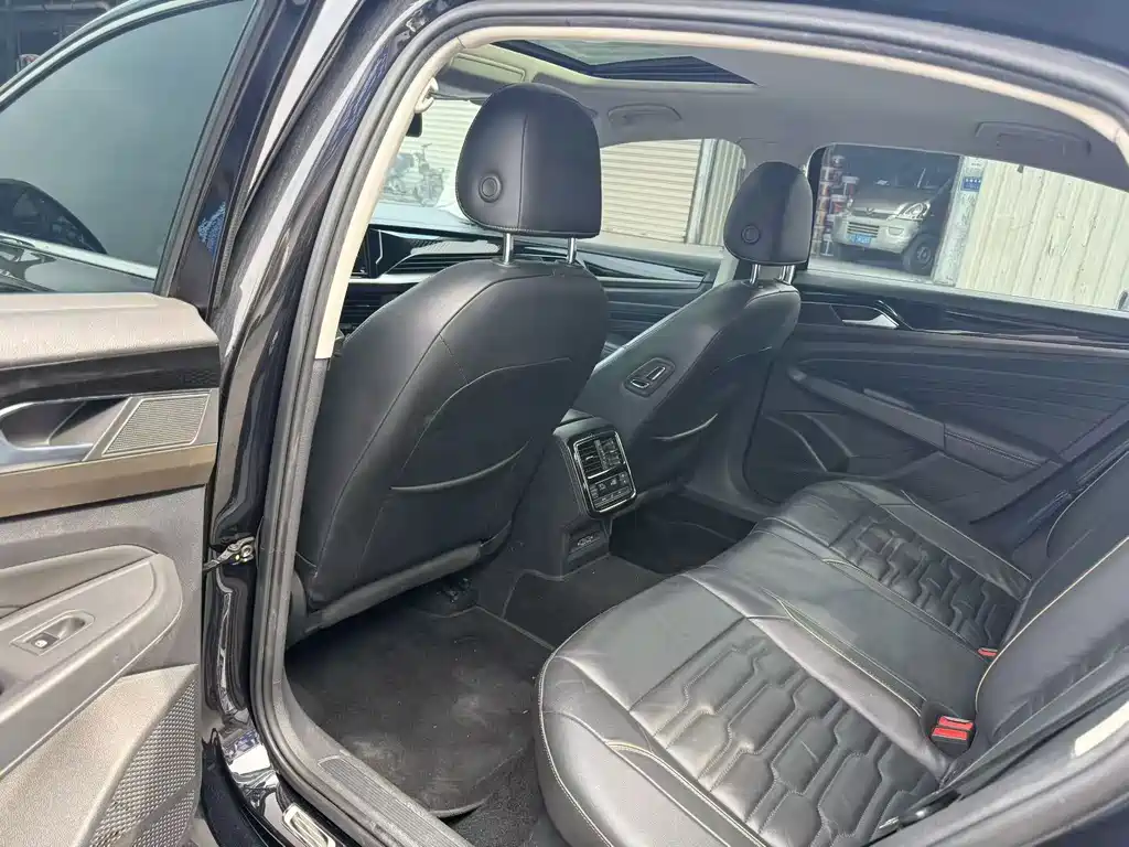 Volkswagen Passat — фото 6