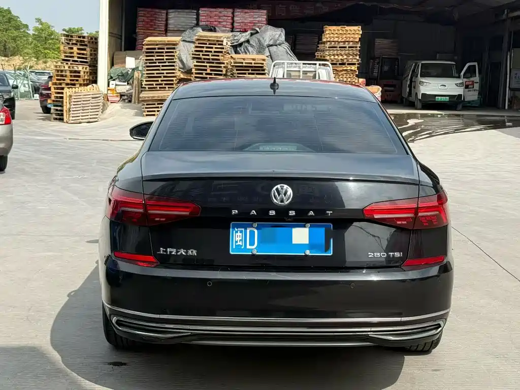 Volkswagen Passat — фото 8